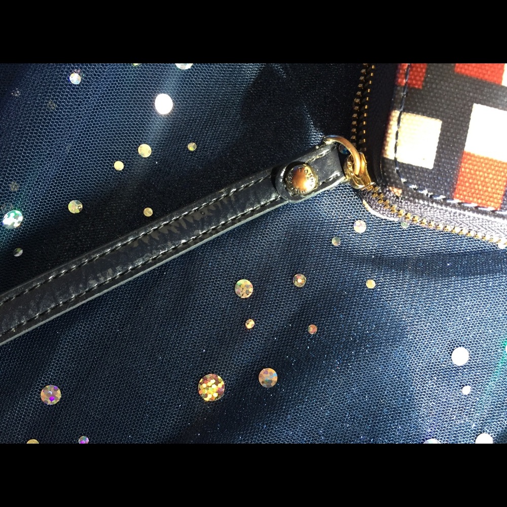 TOMMY HILFIGER Wallet Wristlet w IPhone 6 Pocket - Picture 4 of 6